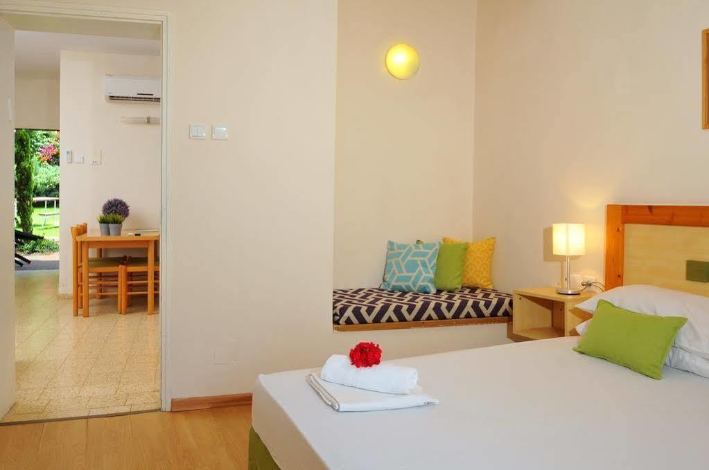 Travel Hotel Eilon Elon Екстер'єр фото